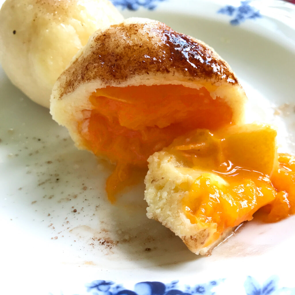 Рецепт сладких чешских кнедликов с абрикосами